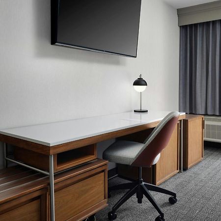 Courtyard By Marriott Stockton Hotel Exterior photo