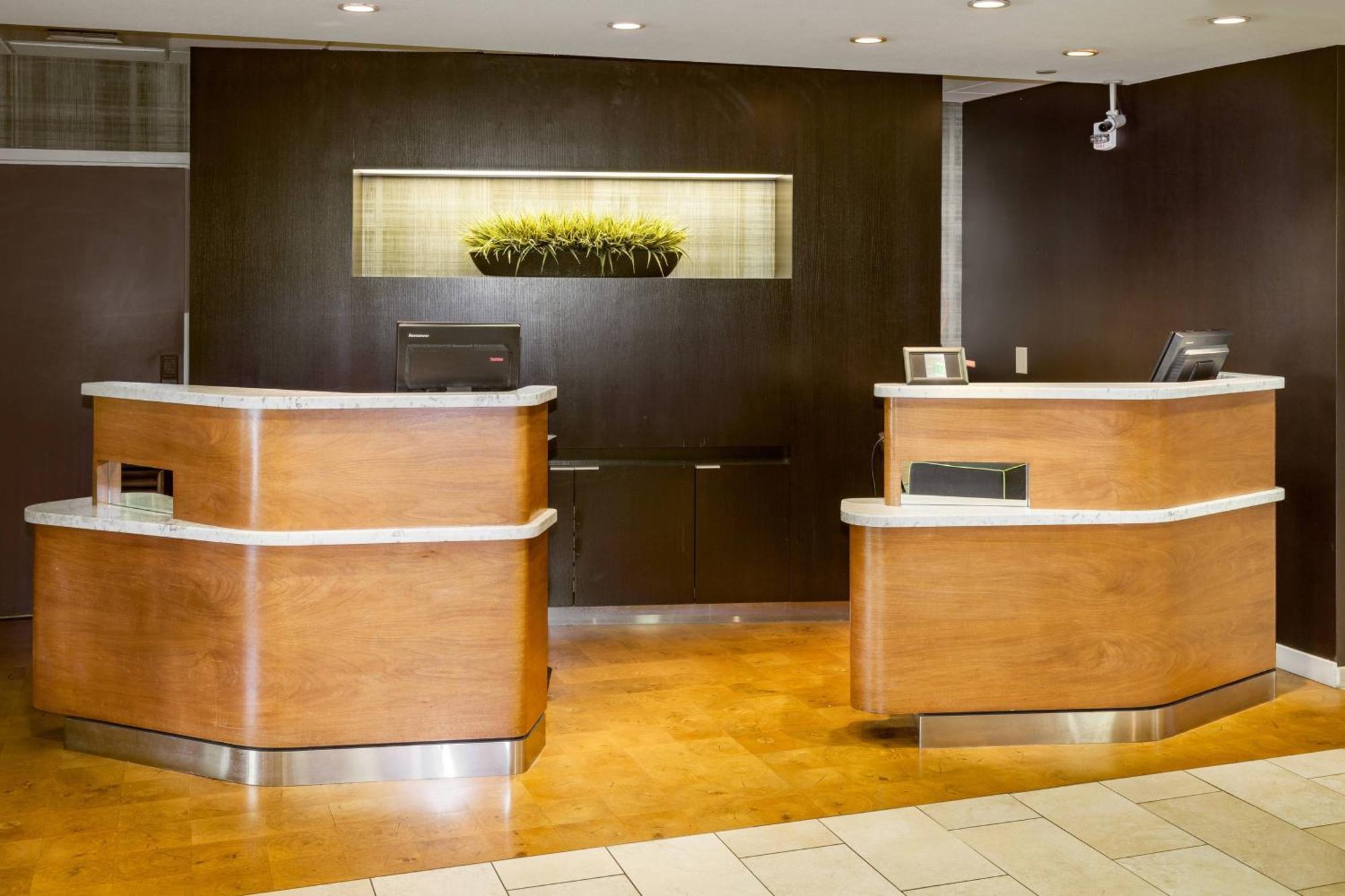 Courtyard By Marriott Stockton Hotel Exterior photo