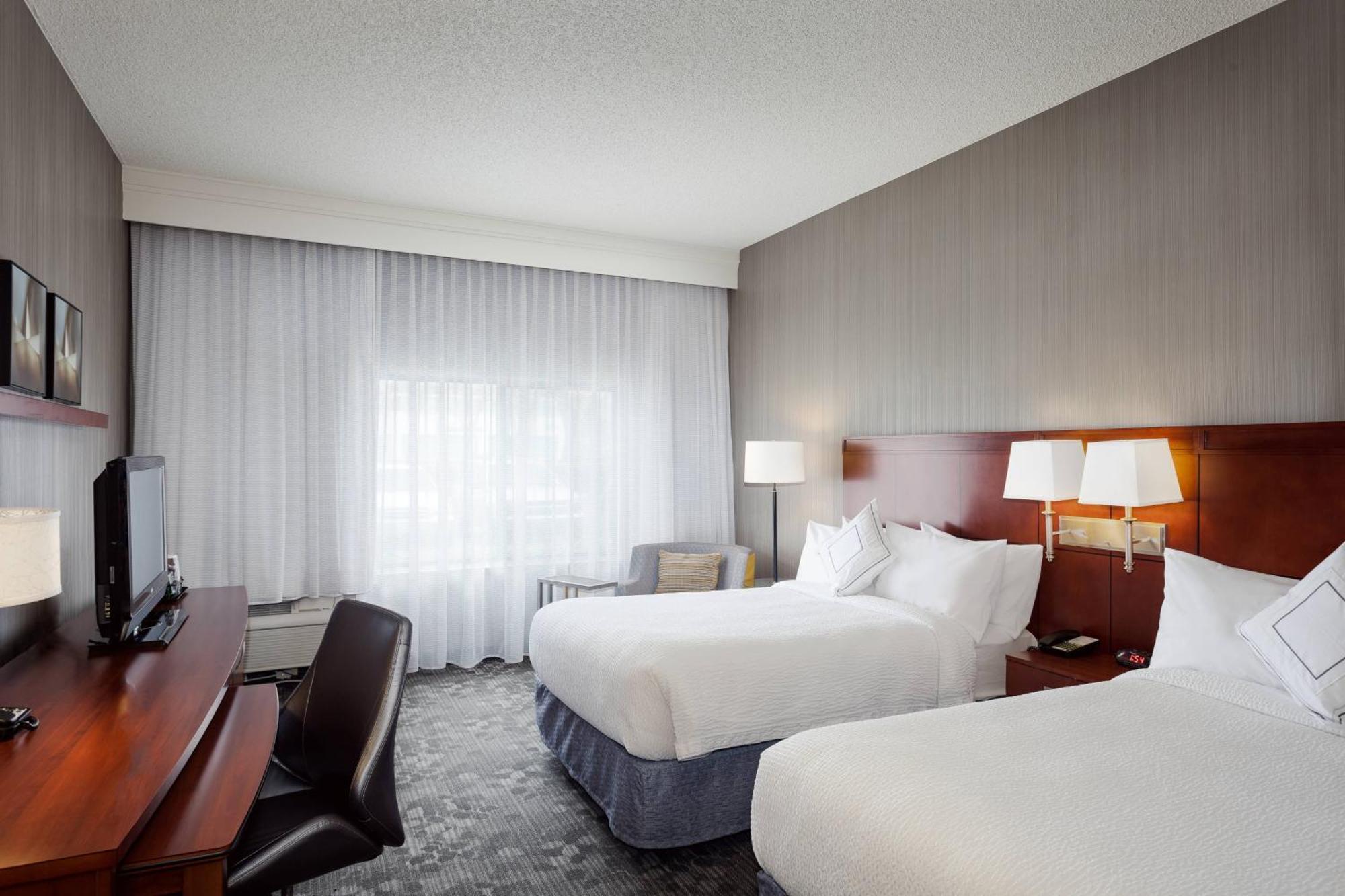 Courtyard By Marriott Stockton Hotel Exterior photo