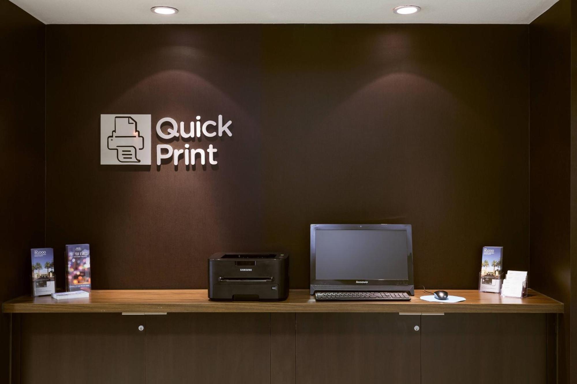 Courtyard By Marriott Stockton Hotel Exterior photo