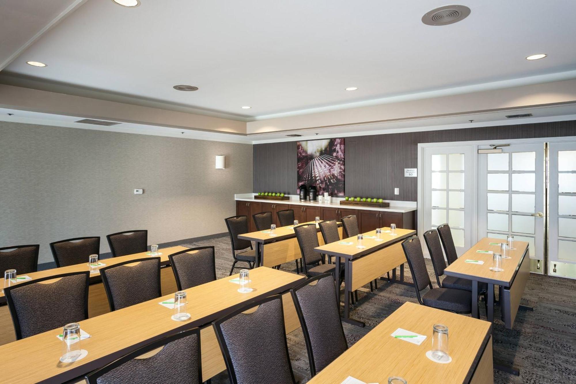 Courtyard By Marriott Stockton Hotel Exterior photo
