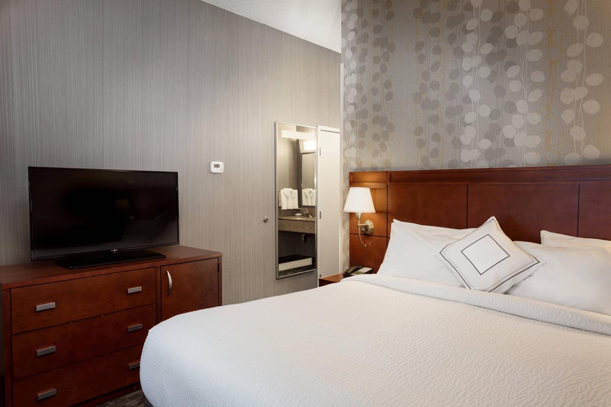 Courtyard By Marriott Stockton Hotel Exterior photo