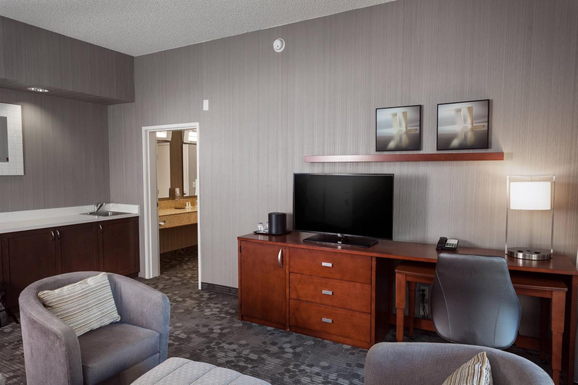 Courtyard By Marriott Stockton Hotel Exterior photo