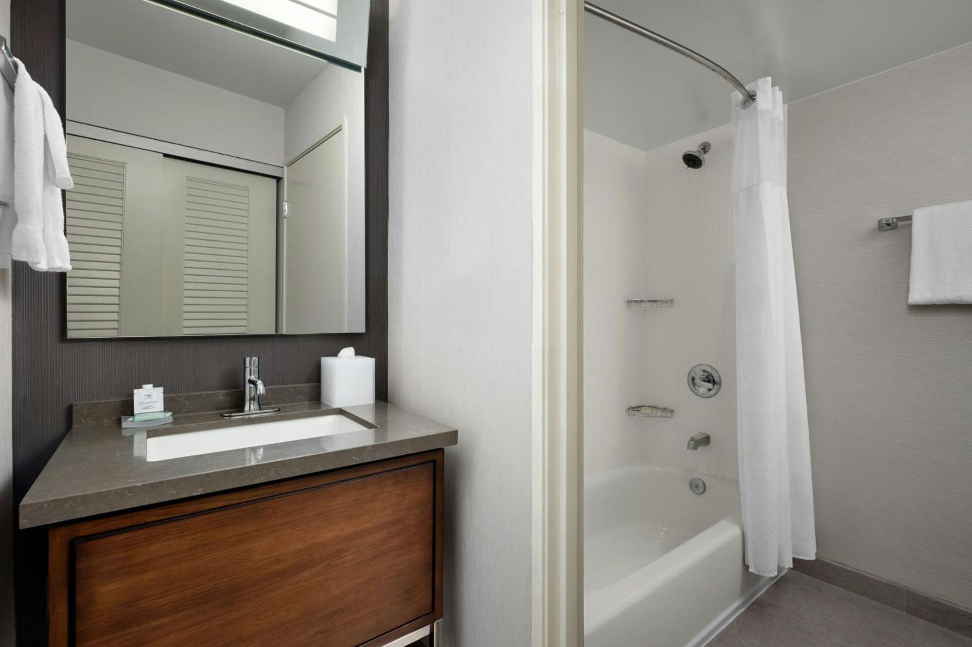 Courtyard By Marriott Stockton Hotel Exterior photo