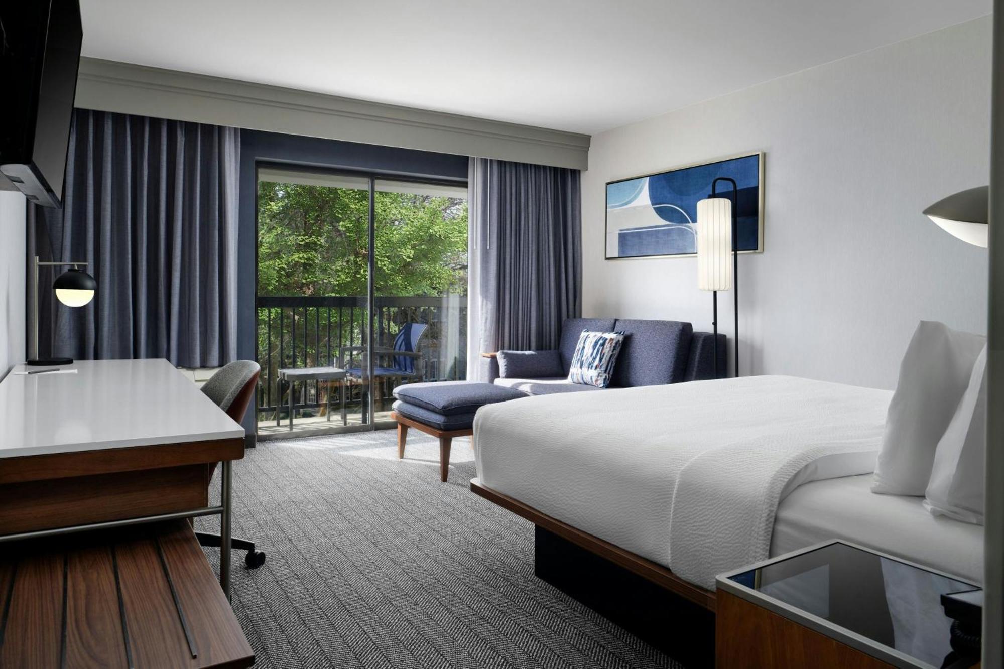 Courtyard By Marriott Stockton Hotel Exterior photo