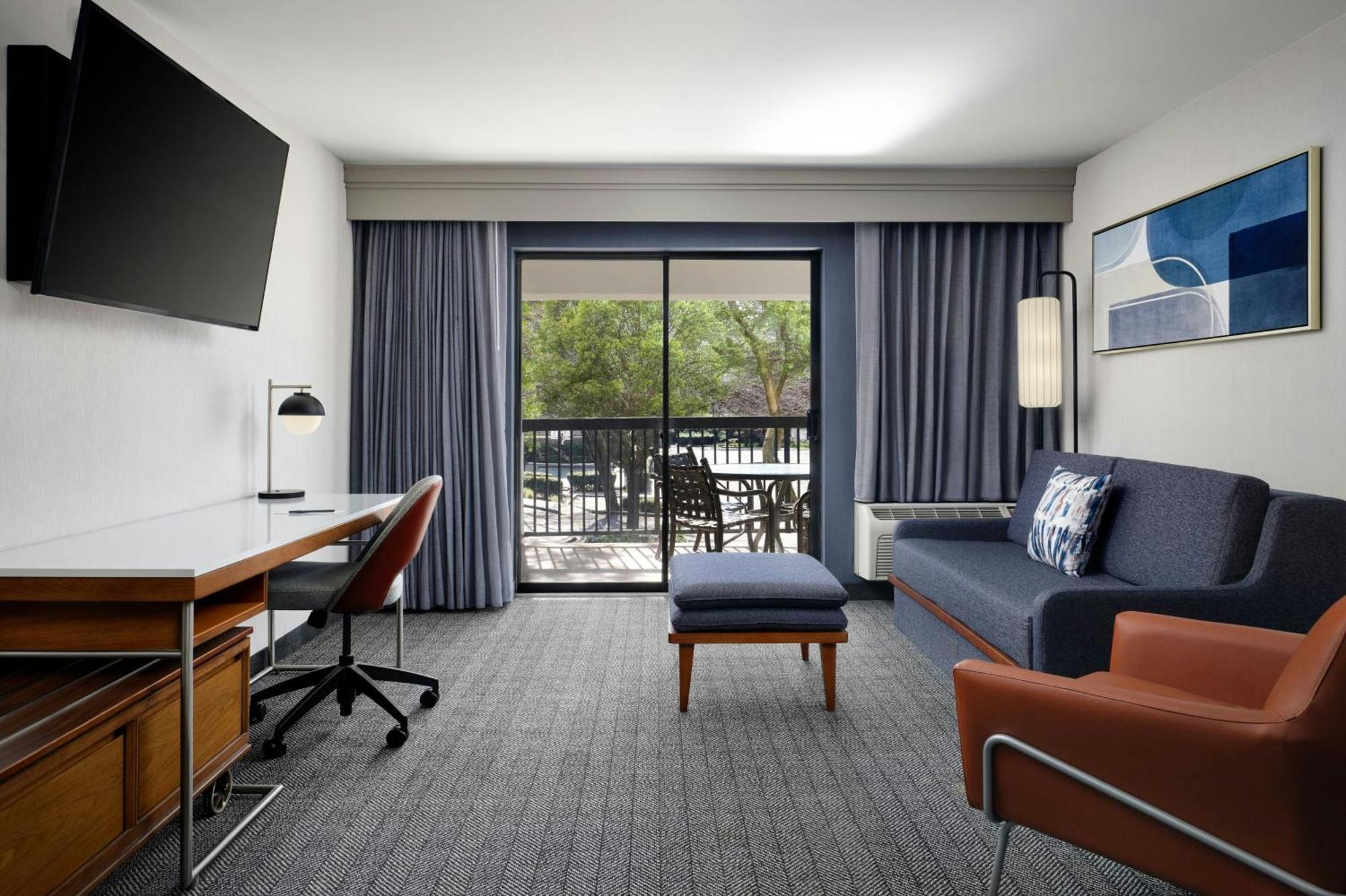 Courtyard By Marriott Stockton Hotel Exterior photo