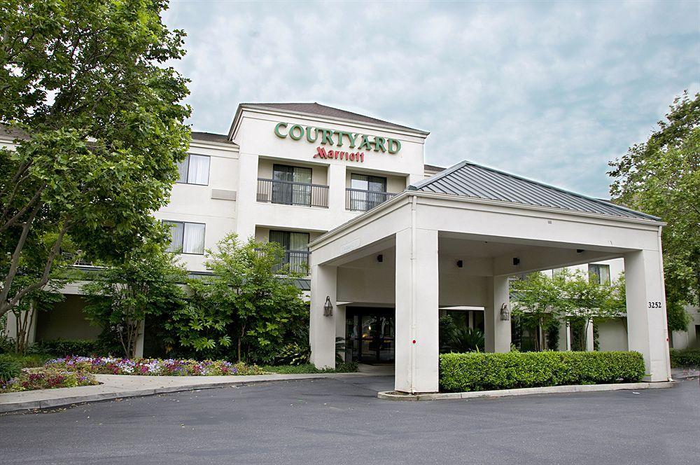 Courtyard By Marriott Stockton Hotel Exterior photo