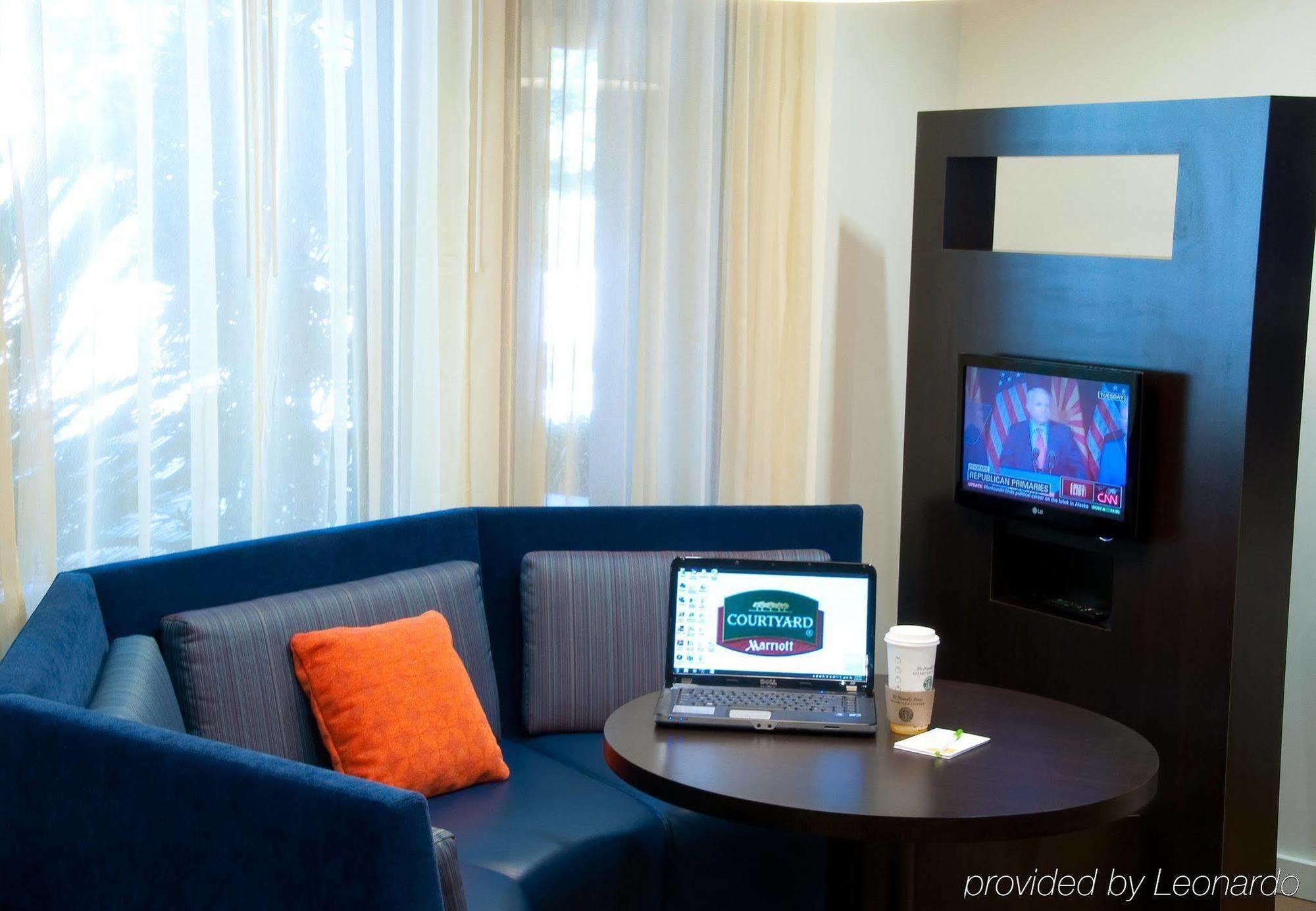 Courtyard By Marriott Stockton Hotel Exterior photo