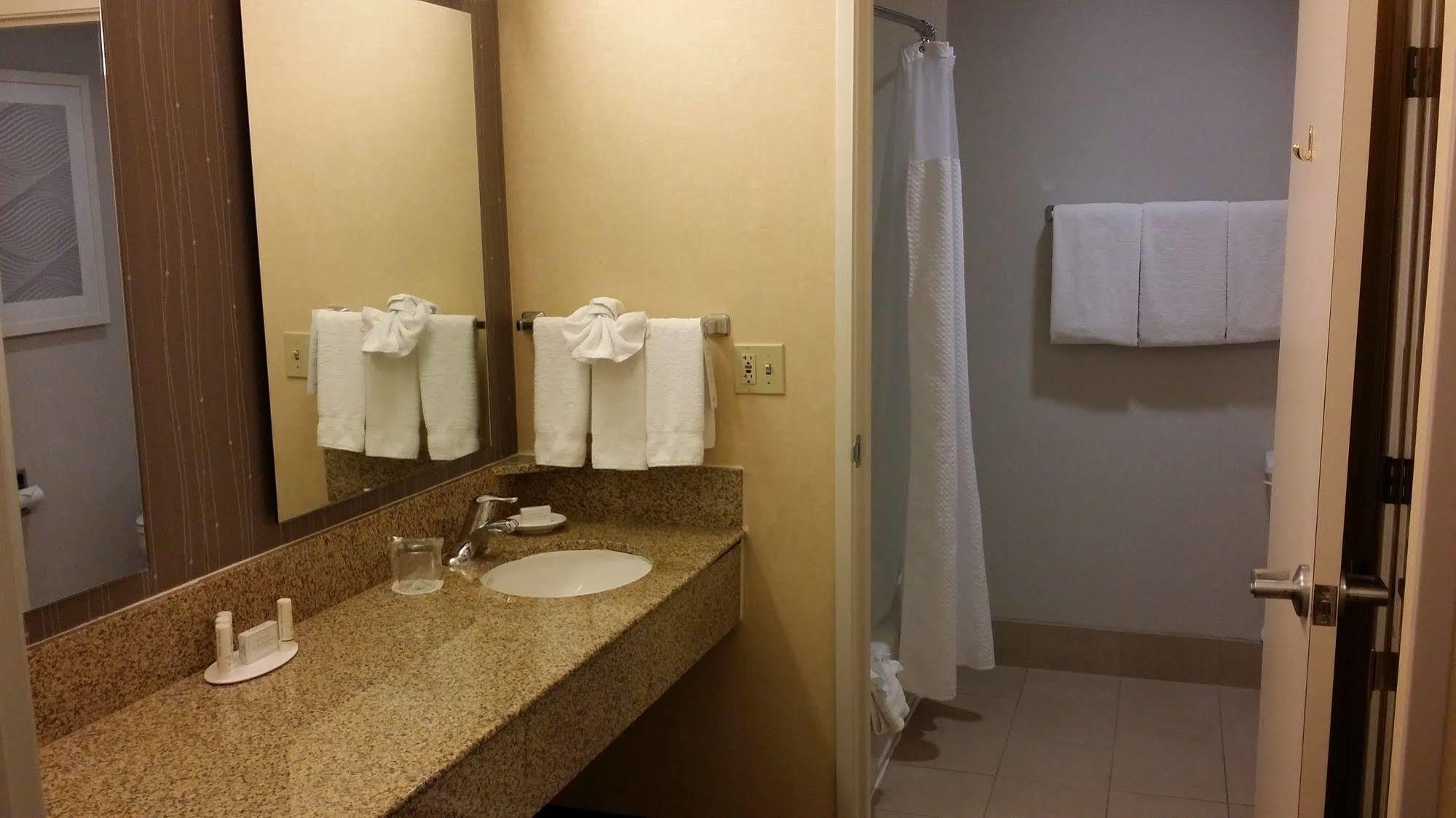 Courtyard By Marriott Stockton Hotel Exterior photo